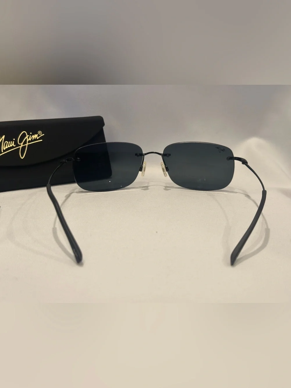 Maui Jim OHAI unisex Sunglasses Gray Lenses,Black Temples New with foldable case